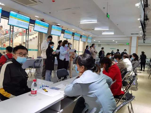 “牛气冲天,职通未来” 2021年海口市公益性现场招聘会成功举办