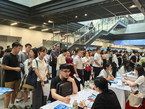 海南举办国有企业专场招聘会 百余家国企携3000多个优质岗位揽才
