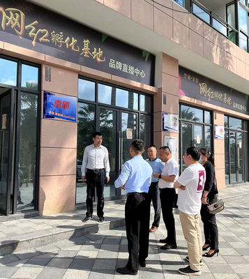 省人力资源开发局副局长李晓军一行到我县调研指导就业工作