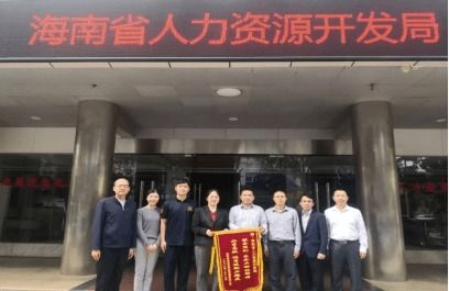 手挽谢意,感觉自己的样子闪闪发光