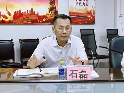 海南省人力资源开发局副局长洪日南一行莅临我院调研工作